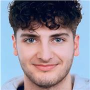 Abiturient mit Englisch als Schwerpunkt sowie internationaler Student mit englischen Inhalt sowie Aufenthalt in den USA.